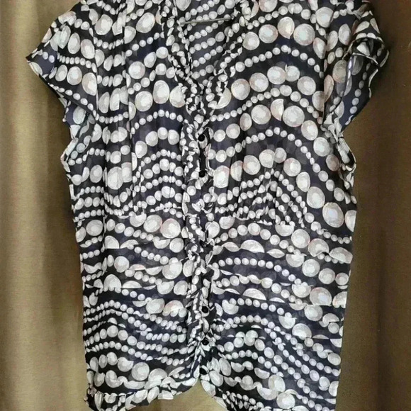 Light & airy summer top  with black white and tan med - Picture 3 of 6